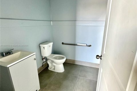 Commercial property in West Park, Florida № 1782132 - photo 12