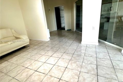 Commercial property in West Park, Florida № 1782132 - photo 9