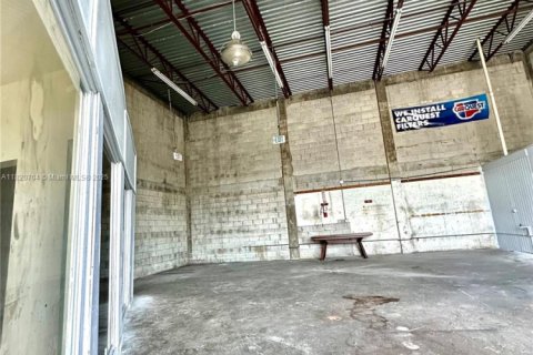 Commercial property in West Park, Florida № 1782132 - photo 8