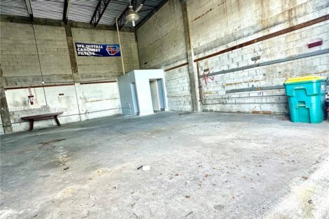 Commercial property in West Park, Florida № 1782132 - photo 7