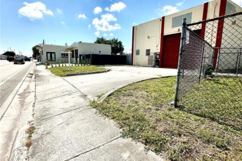 Commercial property in West Park, Florida № 1782132 - photo 2