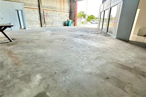 Commercial property in West Park, Florida № 1782132 - photo 10