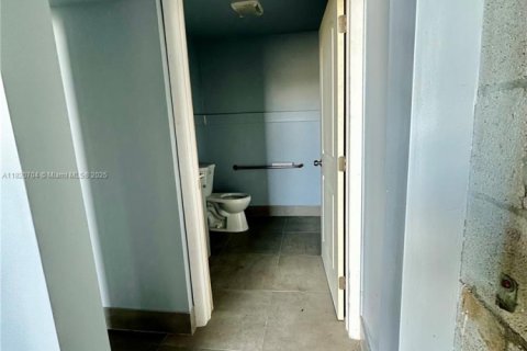 Commercial property in West Park, Florida № 1782132 - photo 11