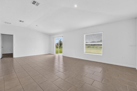 House in Davenport, Florida 3 bedrooms, 146.79 sq.m. № 2157506 - photo 9