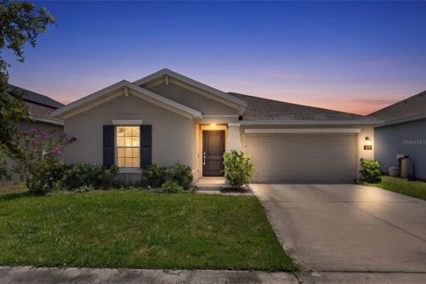 House in Davenport, Florida 3 bedrooms, 146.79 sq.m. № 2157506