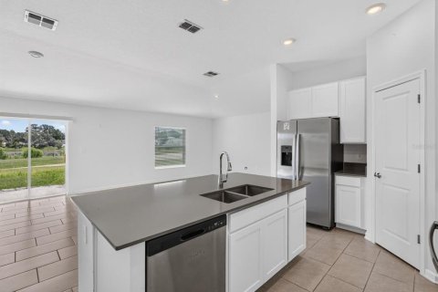 House in Davenport, Florida 3 bedrooms, 146.79 sq.m. № 2157506 - photo 15