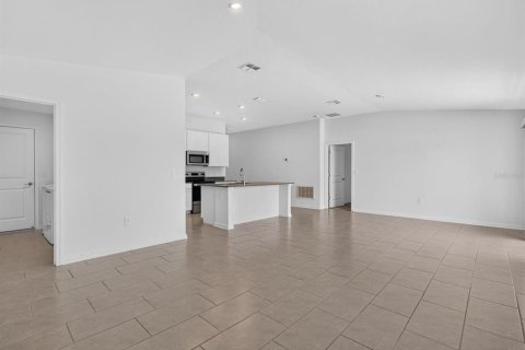 House in Davenport, Florida 3 bedrooms, 146.79 sq.m. № 2157506 - photo 7