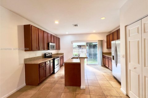 Townhouse in Tamarac, Florida 2 bedrooms, 135.08 sq.m. № 1995709 - photo 14