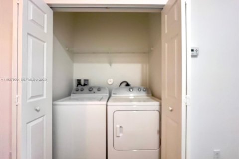 Townhouse in Tamarac, Florida 2 bedrooms, 135.08 sq.m. № 1995709 - photo 20