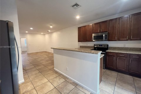 Townhouse in Tamarac, Florida 2 bedrooms, 135.08 sq.m. № 1995709 - photo 8