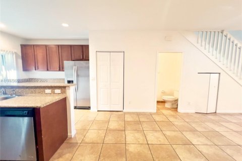 Townhouse in Tamarac, Florida 2 bedrooms, 135.08 sq.m. № 1995709 - photo 5