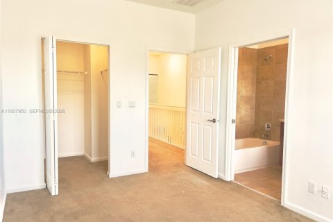 Townhouse in Tamarac, Florida 2 bedrooms, 135.08 sq.m. № 1995709 - photo 22