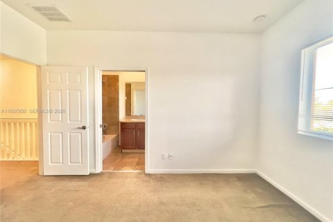 Townhouse in Tamarac, Florida 2 bedrooms, 135.08 sq.m. № 1995709 - photo 23