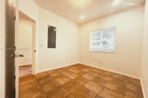 Townhouse in Tamarac, Florida 2 bedrooms, 135.08 sq.m. № 1995709 - photo 16