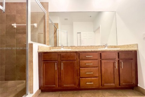 Townhouse in Tamarac, Florida 2 bedrooms, 135.08 sq.m. № 1995709 - photo 29