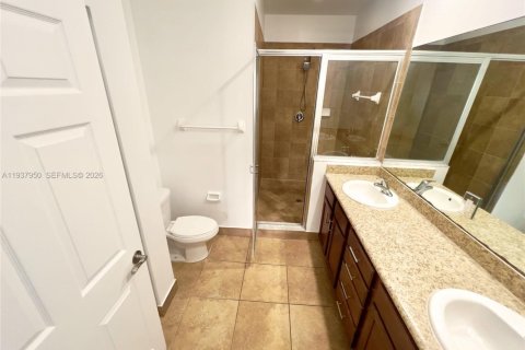 Townhouse in Tamarac, Florida 2 bedrooms, 135.08 sq.m. № 1995709 - photo 25