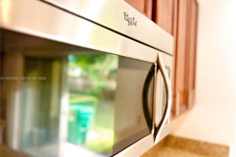 Townhouse in Tamarac, Florida 2 bedrooms, 135.08 sq.m. № 1995709 - photo 11