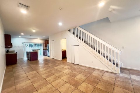 Townhouse in Tamarac, Florida 2 bedrooms, 135.08 sq.m. № 1995709 - photo 2
