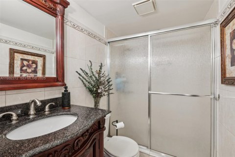 Condo in Lauderdale Lakes, Florida, 2 bedrooms  № 1990824 - photo 25