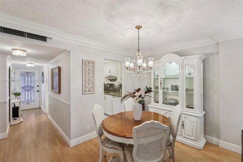 Condo in Lauderdale Lakes, Florida, 2 bedrooms  № 1990824 - photo 7