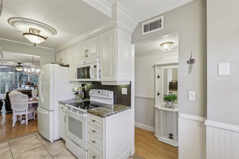 Condo in Lauderdale Lakes, Florida, 2 bedrooms  № 1990824 - photo 5