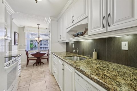 Condo in Lauderdale Lakes, Florida, 2 bedrooms  № 1990824 - photo 6