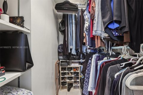 Condo in Lauderdale Lakes, Florida, 2 bedrooms  № 1990824 - photo 23