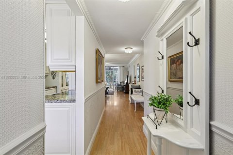 Condo in Lauderdale Lakes, Florida, 2 bedrooms  № 1990824 - photo 2