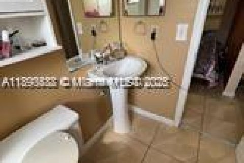 Снять в аренду кондоминиум в Хайалиа, Флорида 2 спальни, 69.4м2, № 1945561 - фото 12