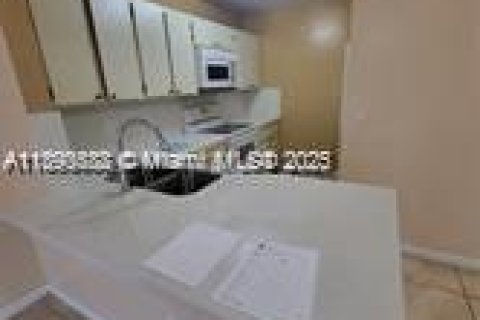 Снять в аренду кондоминиум в Хайалиа, Флорида 2 спальни, 69.4м2, № 1945561 - фото 6