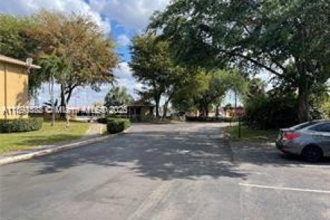 Снять в аренду кондоминиум в Хайалиа, Флорида 2 спальни, 69.4м2, № 1945561 - фото 4