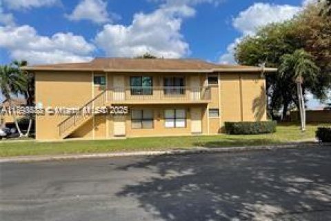 Снять в аренду кондоминиум в Хайалиа, Флорида 2 спальни, 69.4м2, № 1945561 - фото 2