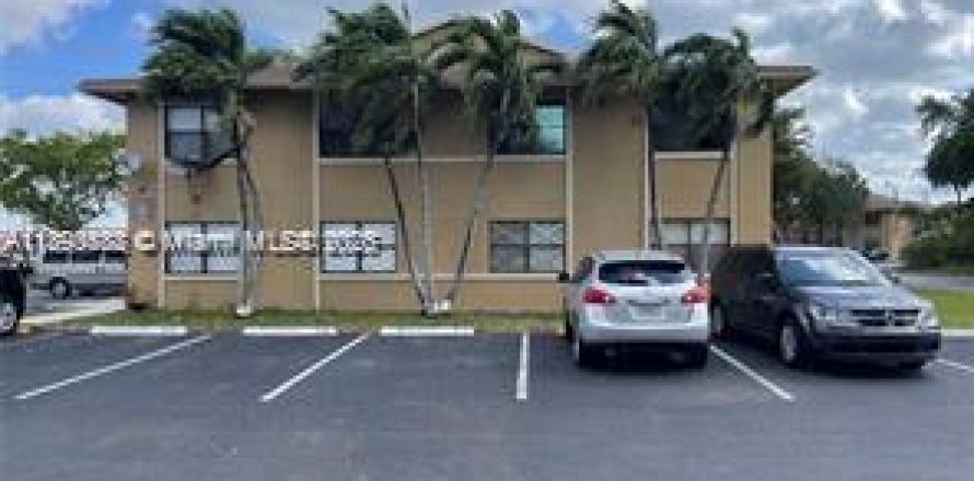 Кондоминиум с 2 спальнями в Хайалиа, Флорида № 1945561