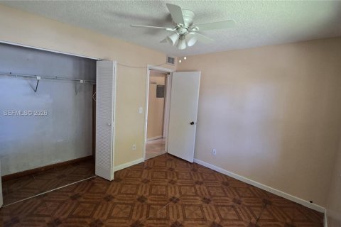 Condominio en alquiler en Hialeah, Florida, 2 dormitorios, 69.4 m2 № 1945561 - foto 15