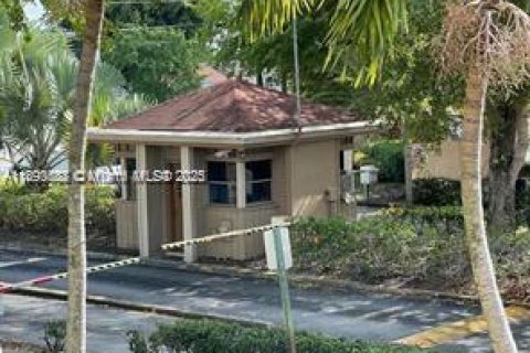 Снять в аренду кондоминиум в Хайалиа, Флорида 2 спальни, 69.4м2, № 1945561 - фото 5