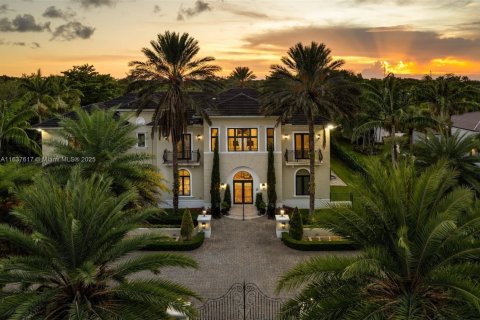 House in Pinecrest, Florida 7 bedrooms, 773.04 sq.m. № 1965581 - photo 1