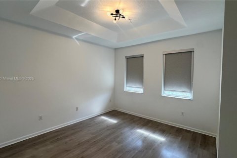 Снять в аренду кондоминиум в Дорал, Флорида 3 спальни, 116.69м2, № 1973682 - фото 15