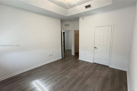 Снять в аренду кондоминиум в Дорал, Флорида 3 спальни, 116.69м2, № 1973682 - фото 16