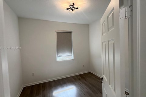 Снять в аренду кондоминиум в Дорал, Флорида 3 спальни, 116.69м2, № 1973682 - фото 20