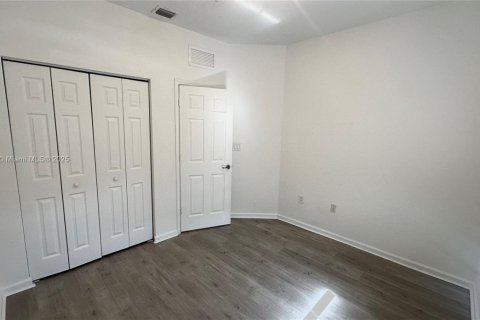 Снять в аренду кондоминиум в Дорал, Флорида 3 спальни, 116.69м2, № 1973682 - фото 21