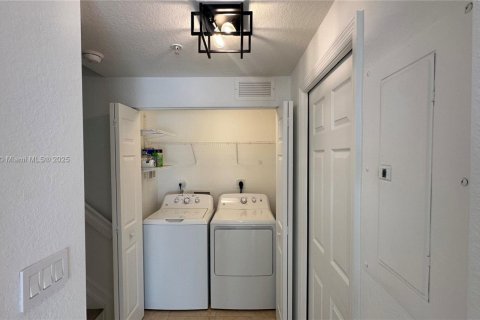 Снять в аренду кондоминиум в Дорал, Флорида 3 спальни, 116.69м2, № 1973682 - фото 10