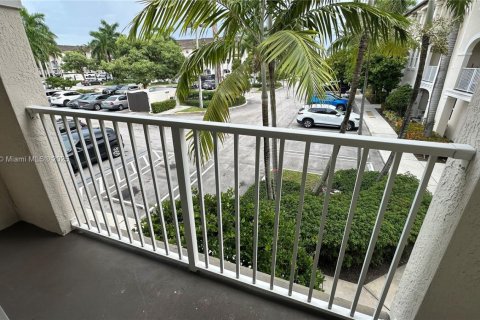 Снять в аренду кондоминиум в Дорал, Флорида 3 спальни, 116.69м2, № 1973682 - фото 3