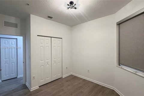 Снять в аренду кондоминиум в Дорал, Флорида 3 спальни, 116.69м2, № 1973682 - фото 22