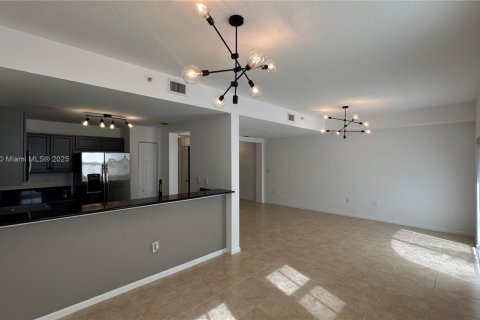 Снять в аренду кондоминиум в Дорал, Флорида 3 спальни, 116.69м2, № 1973682 - фото 6