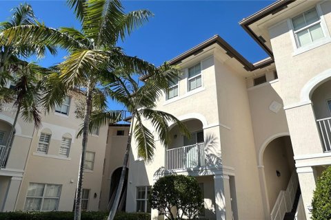 Снять в аренду кондоминиум в Дорал, Флорида 3 спальни, 116.69м2, № 1973682 - фото 1