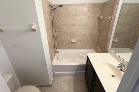 Снять в аренду кондоминиум в Дорал, Флорида 3 спальни, 116.69м2, № 1973682 - фото 17