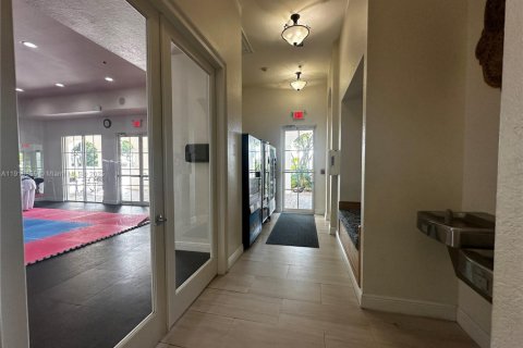 Снять в аренду кондоминиум в Дорал, Флорида 3 спальни, 116.69м2, № 1973682 - фото 30