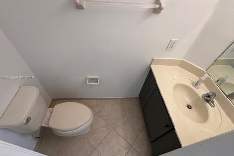 Снять в аренду кондоминиум в Дорал, Флорида 3 спальни, 116.69м2, № 1973682 - фото 11