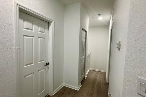 Снять в аренду кондоминиум в Дорал, Флорида 3 спальни, 116.69м2, № 1973682 - фото 19