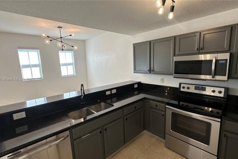 Снять в аренду кондоминиум в Дорал, Флорида 3 спальни, 116.69м2, № 1973682 - фото 9